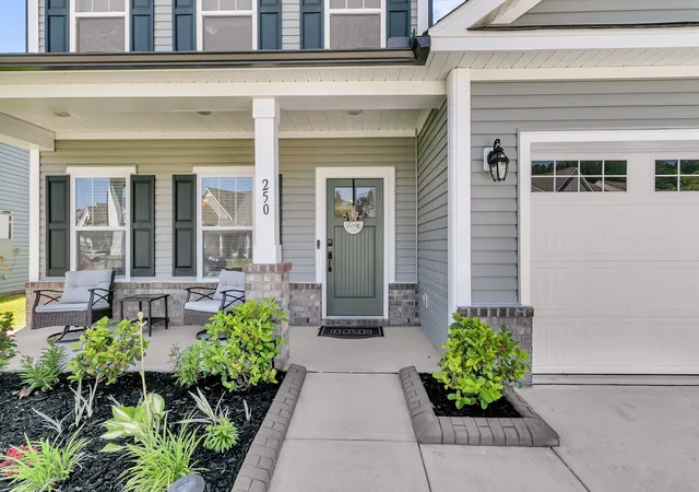 Photo 3 of Single family home for sale at 250 Surfbird Rd, Summerville, SC 29486 | MLS# 26025328 | Listing updated on 2026-09-28