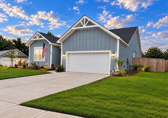 Photo 2 of Single family home for sale at 409 Peachwood Ln, Moncks Corner, SC 29461 | MLS# 26028011 | Listing updated on 2026-10-10