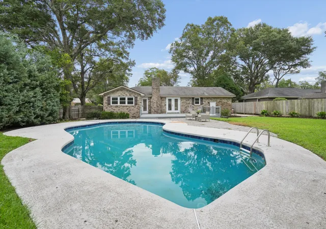 Photo 1 of Single family home for sale at 629 Beauregard St, Charleston, SC 29412 | MLS# 26025601 | Listing updated on 2026-09-16