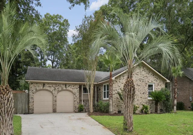 Photo 3 of Single family home for sale at 629 Beauregard St, Charleston, SC 29412 | MLS# 26025601 | Listing updated on 2026-09-16