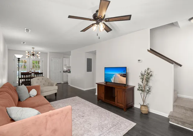 Photo 3 of Single family home for sale at 9 Woodleaf Ct, Charleston, SC 29407 | MLS# 26025122 | Listing updated on 2026-09-15