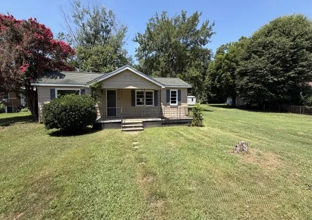 Photo 3 of Single family home for sale at 605 11th Street, Gaffney, SC 29340 | MLS# 26027035 | Listing updated on 2026-10-07