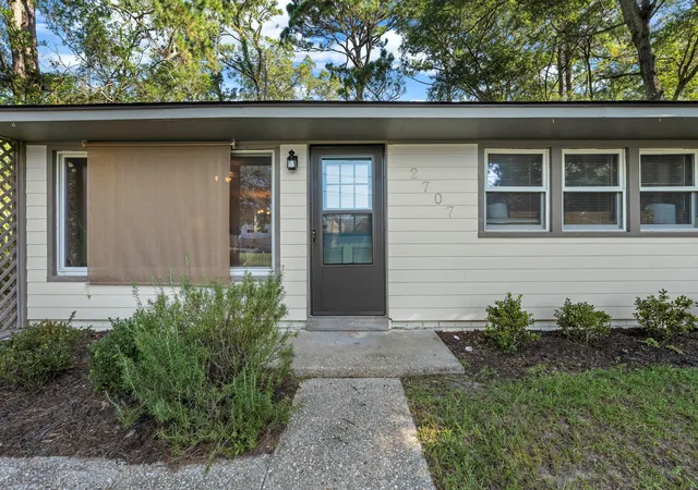 Photo 1 of Single family home for sale at 2707 Jones Ave, Beaufort, SC 29902 | MLS# 26025884 | Listing updated on 2026-10-08