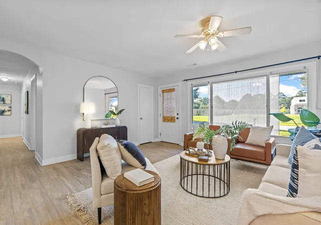 Photo 3 of Single family home for sale at 2707 Jones Ave, Beaufort, SC 29902 | MLS# 26025884 | Listing updated on 2026-10-08