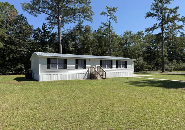 Photo 2 of Manufactured home for sale at 24 Tika St, Walterboro, SC 29488 | MLS# 26026120 | Listing updated on 2026-10-11