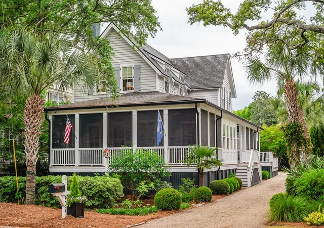 Photo 1 of Single family home for sale at 407 Royall Ave, Mount Pleasant, SC 29464 | MLS# 26024823 | Listing updated on 2026-09-10