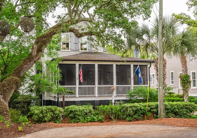 Photo 2 of Single family home for sale at 407 Royall Ave, Mount Pleasant, SC 29464 | MLS# 26024823 | Listing updated on 2026-09-10