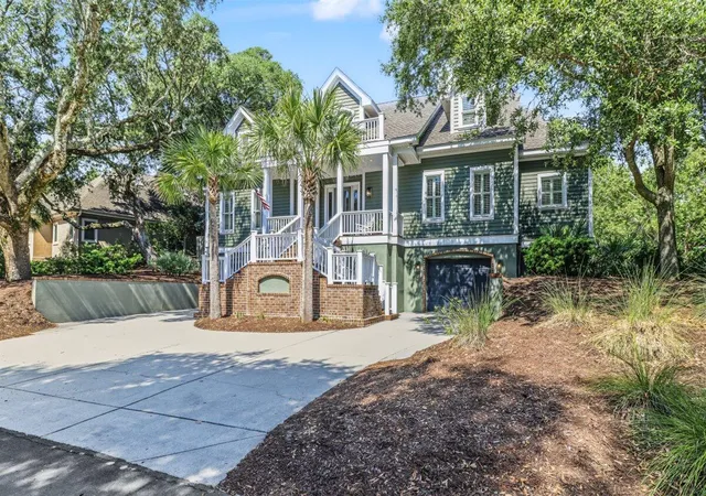 Photo 3 of Single family home for sale at 41 Fairway Oaks Ln, Isle Of Palms, SC 29451 | MLS# 26024918 | Listing updated on 2026-09-13