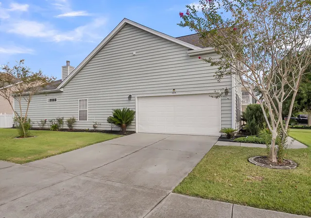 Photo 2 of Single family home for sale at 100 Cottage Path Ln, Summerville, SC 29485 | MLS# 26027581 | Listing updated on 2026-10-05