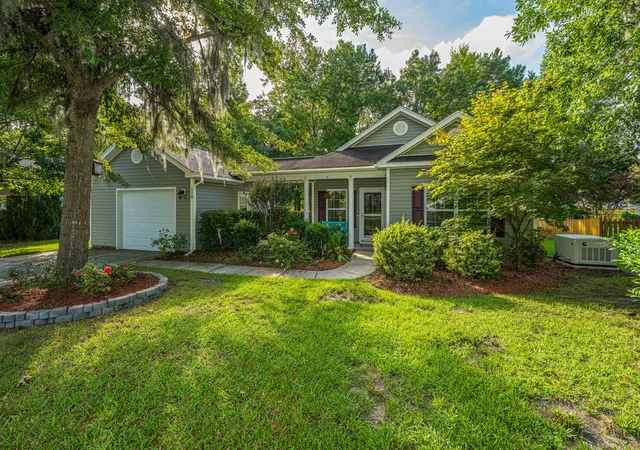 Photo 1 of Single family home for sale at 110 Pacolet St, Summerville, SC 29485 | MLS# 26025164 | Listing updated on 2026-09-18