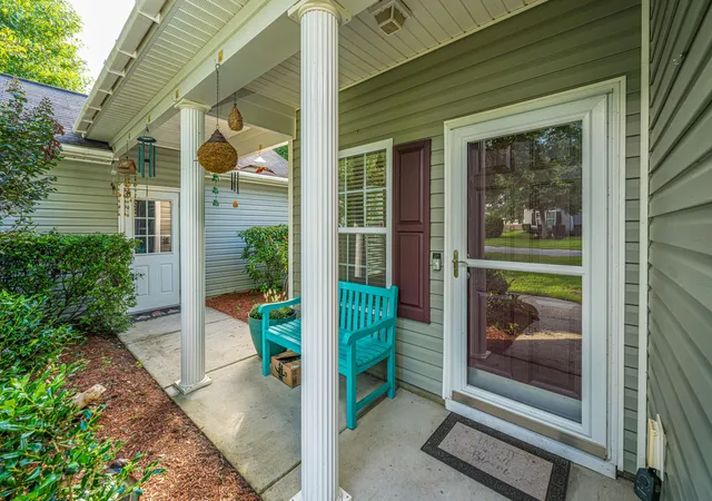 Photo 4 of Single family home for sale at 110 Pacolet St, Summerville, SC 29485 | MLS# 26025164 | Listing updated on 2026-09-18