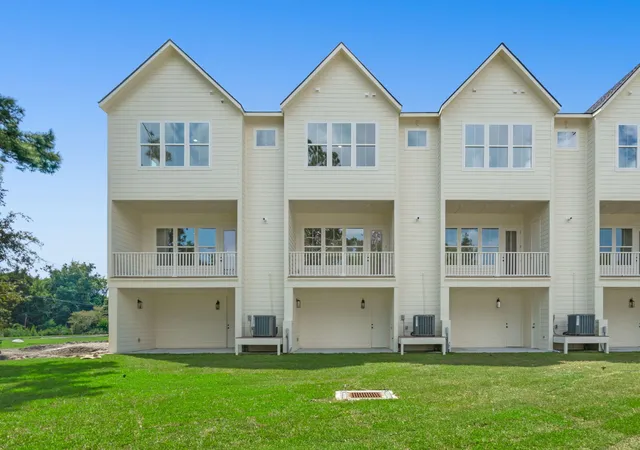 Photo 3 of Townhouse for sale at 1606 Lauda Dr, Mount Pleasant, SC 29464 | MLS# 26028107 | Listing updated on 2026-10-27