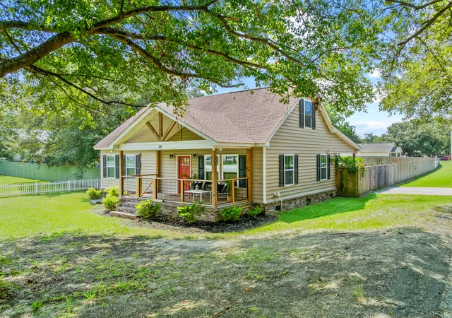 Photo 2 of Single family home for sale at 215 W Main St, Moncks Corner, SC 29461 | MLS# 26023260 | Listing updated on 2026-09-18