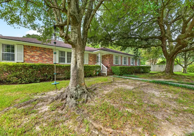 Photo 2 of Single family home for sale at 1884 Saint Julian Dr, Charleston, SC 29407 | MLS# 26025620 | Listing updated on 2026-09-11