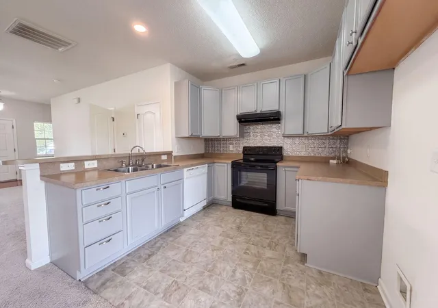 Photo 2 of Townhouse for sale at 210 Congaree River Dr, Summerville, SC 29485 | MLS# 26025781 | Listing updated on 2026-10-23