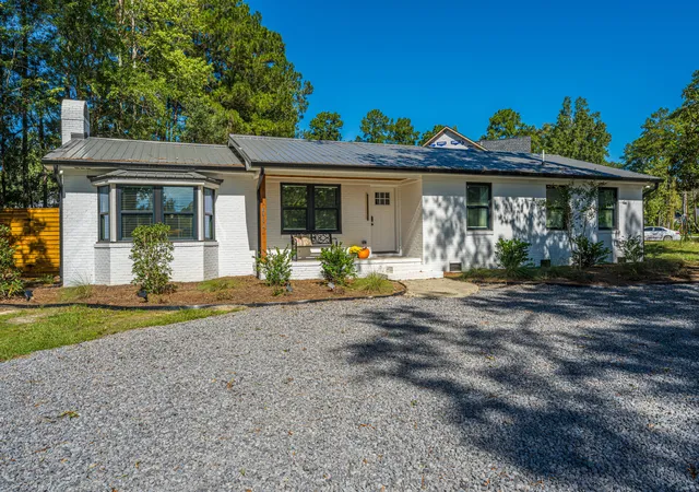 Photo 1 of Single family home for sale at 412 W Butternut Rd, Summerville, SC 29483 | MLS# 26027473 | Listing updated on 2026-10-09