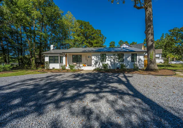 Photo 2 of Single family home for sale at 412 W Butternut Rd, Summerville, SC 29483 | MLS# 26027473 | Listing updated on 2026-10-09