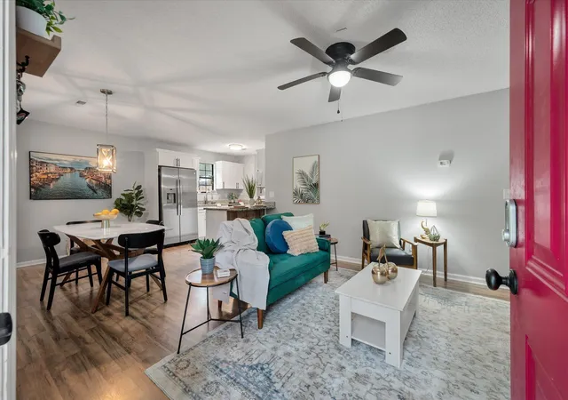 Photo 3 of Single family home for sale at 1533 Orangeburg Rd, Summerville, SC 29483 | MLS# 26026954 | Listing updated on 2026-10-27