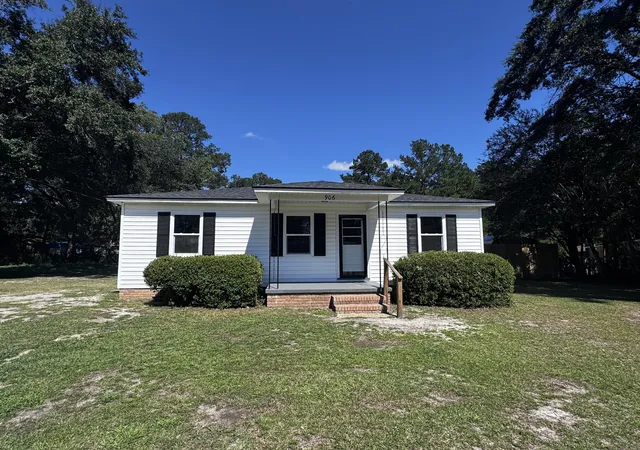 Photo 1 of Single family home for sale at 906 Poplar St, Walterboro, SC 29488 | MLS# 26027426 | Listing updated on 2026-10-13