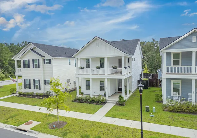 Photo 3 of Single family home for sale at 105 Osprey Ridge Ln, Summerville, SC 29483 | MLS# 26025433 | Listing updated on 2026-09-10