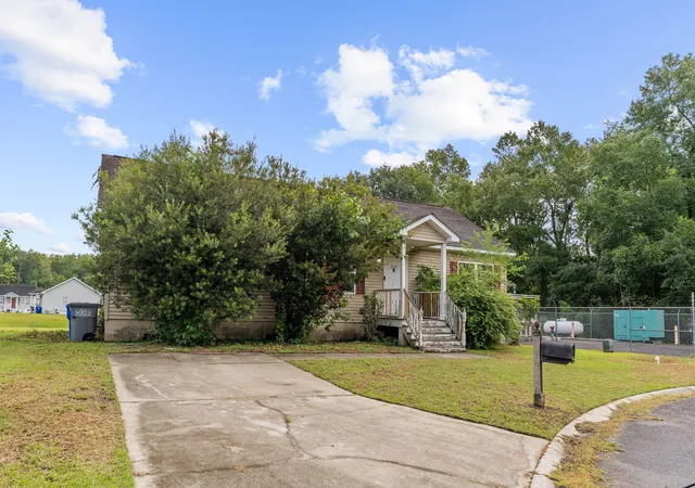 Photo 3 of Single family home for sale at 2557 Celestial Ct, North Charleston, SC 29406 | MLS# 26026763 | Listing updated on 2026-09-28