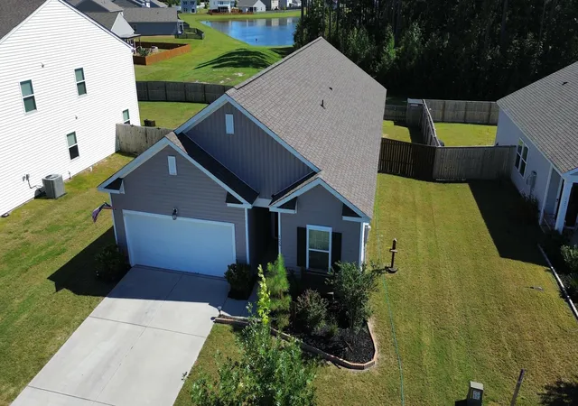 Photo 3 of Single family home for sale at 125 Lyra Ln, Summerville, SC 29486 | MLS# 26027320 | Listing updated on 2026-10-15