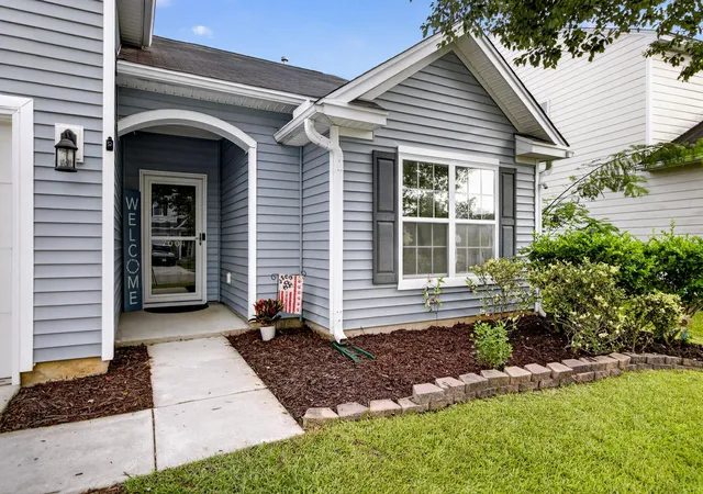 Photo 2 of Single family home for sale at 7004 Lofton Ct, Summerville, SC 29483 | MLS# 26025415 | Listing updated on 2026-09-17