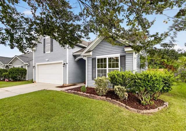 Photo 3 of Single family home for sale at 7004 Lofton Ct, Summerville, SC 29483 | MLS# 26025415 | Listing updated on 2026-09-17