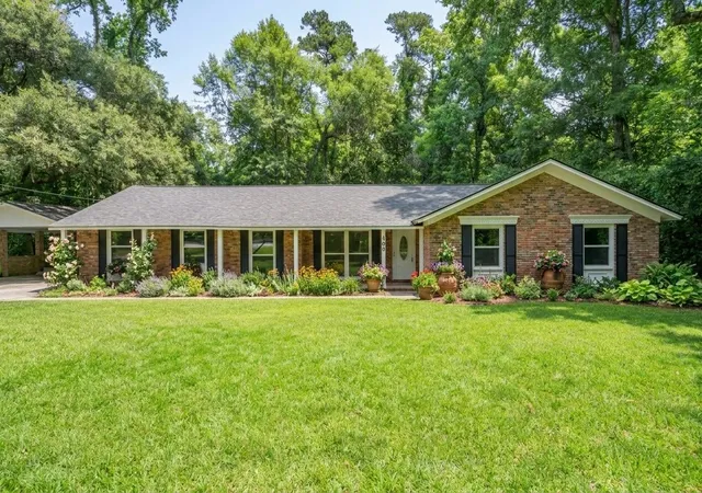 Photo 1 of Single family home for sale at 109 Halcyon Rd, Summerville, SC 29483 | MLS# 26025102 | Listing updated on 2026-09-16