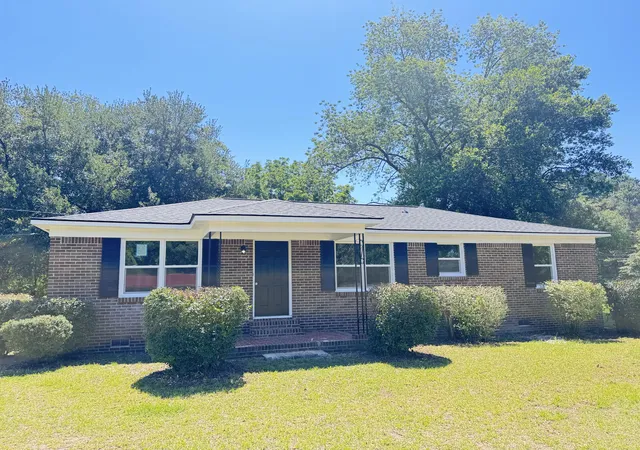 Photo 1 of Single family home for sale at 505 Lakeshore, Walterboro, SC 29488 | MLS# 26016467 | Listing updated on 2026-09-04