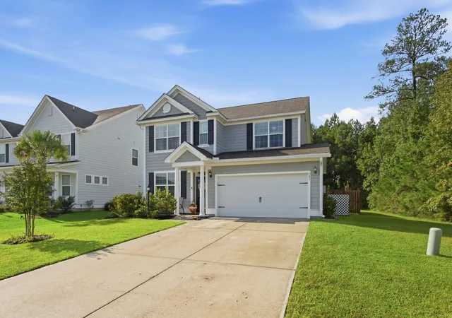 Photo 1 of Single family home for sale at 581 Yellow Leaf Ln, Summerville, SC 29486 | MLS# 26026580 | Listing updated on 2026-10-07