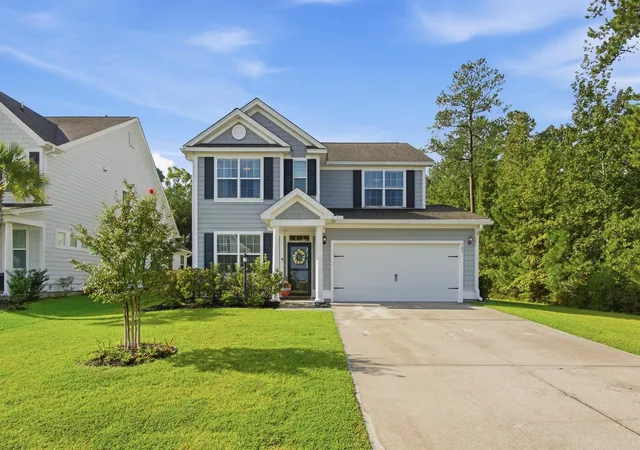 Photo 2 of Single family home for sale at 581 Yellow Leaf Ln, Summerville, SC 29486 | MLS# 26026580 | Listing updated on 2026-10-07