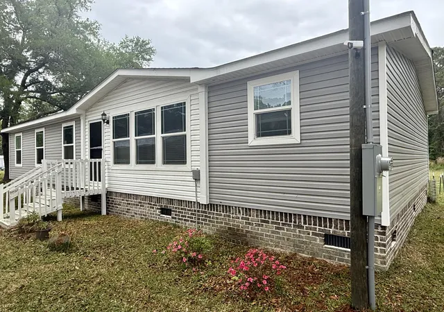 Photo 2 of Manufactured home for sale at 2810 Sc 174, Edisto Island, SC 29438 | MLS# 26025936 | Listing updated on 2026-10-07
