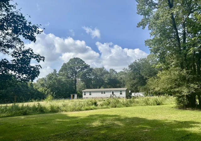 Photo 3 of Manufactured home for sale at 2810 Sc 174, Edisto Island, SC 29438 | MLS# 26025936 | Listing updated on 2026-10-07