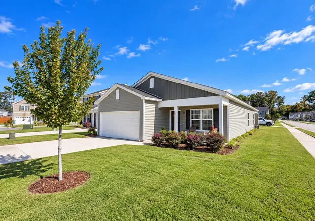 Photo 1 of Single family home for sale at 45 Cedarwood St, Beaufort, SC 29906 | MLS# 26025753 | Listing updated on 2026-09-15