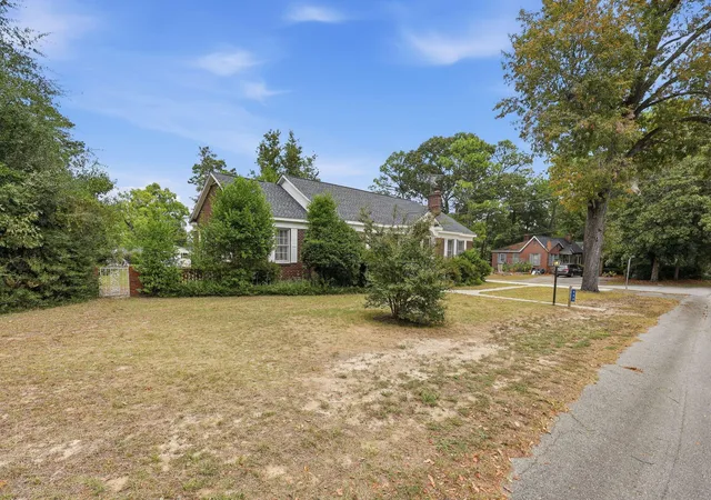 Photo 3 of Single family home for sale at 900 Naples Ave, Cayce, SC 29033 | MLS# 26027639 | Listing updated on 2026-10-08