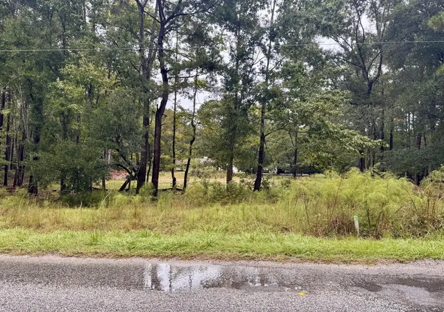 Photo 1 of Land for sale at 300 Summerset Ln, Summerville, SC 29483 | MLS# 26027520 | Listing updated on 2026-10-07
