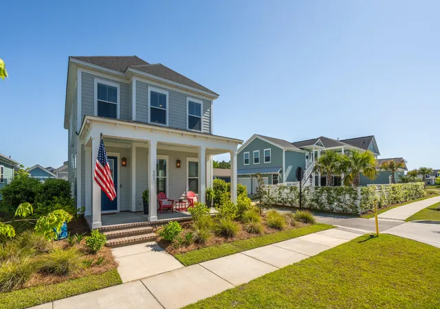 Photo 2 of Single family home for sale at 305 Eclipse St, Summerville, SC 29486 | MLS# 26025076 | Listing updated on 2026-09-04