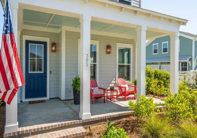 Photo 3 of Single family home for sale at 305 Eclipse St, Summerville, SC 29486 | MLS# 26025076 | Listing updated on 2026-09-04