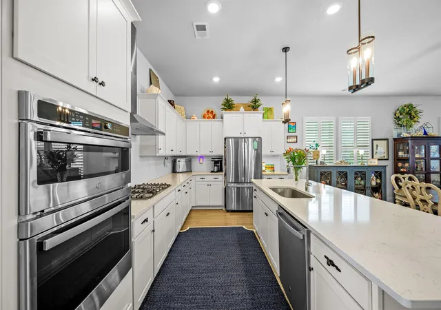 Photo 2 of Single family home for sale at 129 Medford St, Summerville, SC 29486 | MLS# 26025819 | Listing updated on 2026-09-24