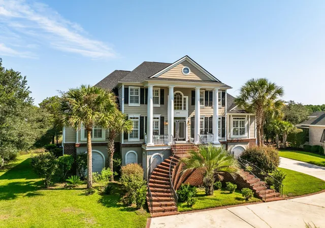 Photo 4 of Single family home for sale at 2384 Darts Cvs Way, Mount Pleasant, SC 29466 | MLS# 26025066 | Listing updated on 2026-09-09
