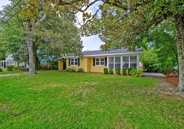 Photo 2 of Single family home for sale at 5 Briarcliff Dr, Charleston, SC 29407 | MLS# 26024831 | Listing updated on 2026-09-15