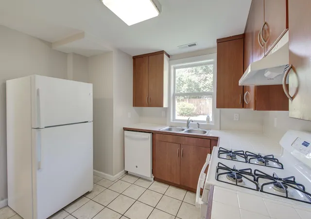 Photo 4 of Single family home for sale at 5 Briarcliff Dr, Charleston, SC 29407 | MLS# 26024831 | Listing updated on 2026-09-15