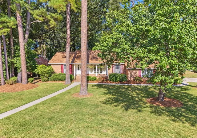 Photo 1 of Single family home for sale at 400 Stratford Dr, Summerville, SC 29485 | MLS# 26026161 | Listing updated on 2026-10-16