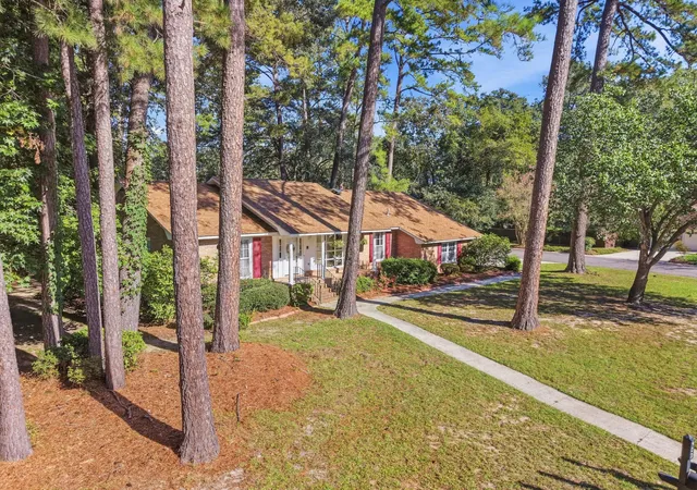 Photo 3 of Single family home for sale at 400 Stratford Dr, Summerville, SC 29485 | MLS# 26026161 | Listing updated on 2026-10-16