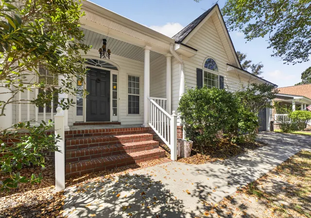 Photo 1 of Single family home for sale at 112 Oyster Point Row, Charleston, SC 29412 | MLS# 26026464 | Listing updated on 2026-10-04