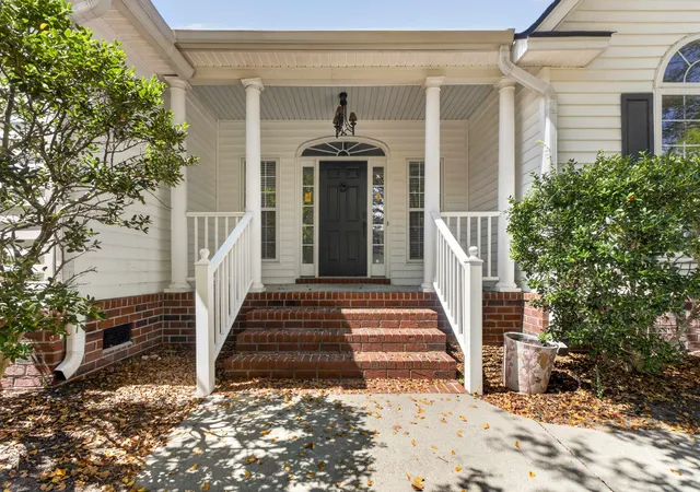 Photo 2 of Single family home for sale at 112 Oyster Point Row, Charleston, SC 29412 | MLS# 26026464 | Listing updated on 2026-10-04