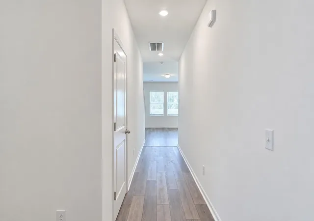 Photo 3 of Single family home for sale at 433 Pender Woods Dr, Summerville, SC 29486 | MLS# 26025314 | Listing updated on 2026-10-21