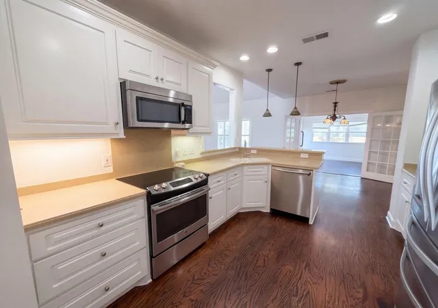 Photo 2 of Single family home for sale at 313 Glen Eagles Dr, Summerville, SC 29483 | MLS# 26027560 | Listing updated on 2026-10-08