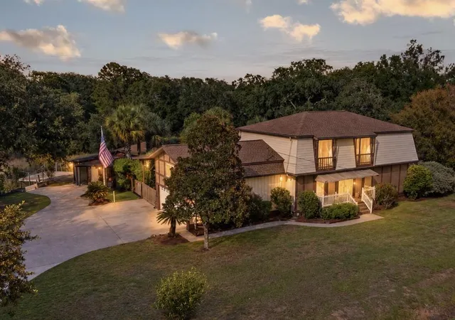 Photo 1 of Single family home for sale at 814 Stonefield Ave, Charleston, SC 29412 | MLS# 26027195 | Listing updated on 2026-10-19